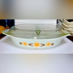 Vtg Pyrex Town & Country divided casserole with lid 1.5qt #4 as is